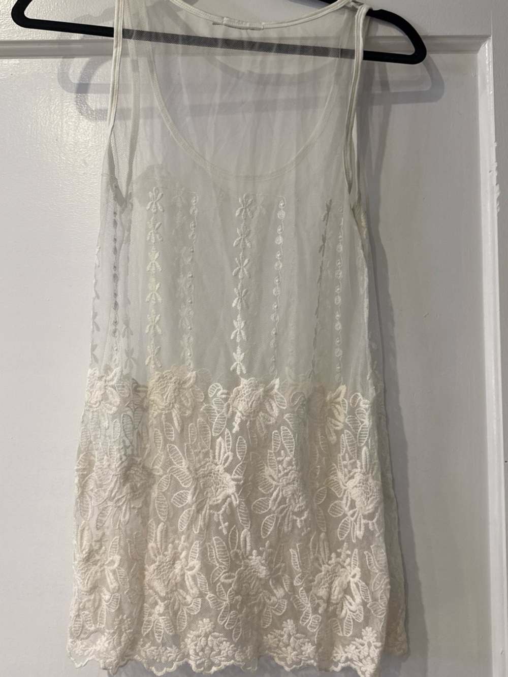 Cream Lace Embroidered Tank - Picture 4 of 5